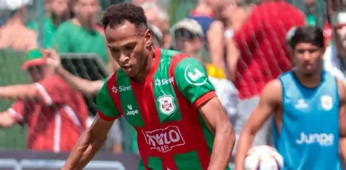A Ponte Preta anunciou a contratação de Jonathan Silva, conhecido como Jota, de 23 anos. O jogador, que defendia a Portuguesa ...